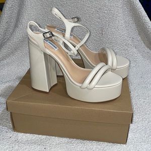 Steve Madden “Tille” Color Bone/Ivory Size:9.5